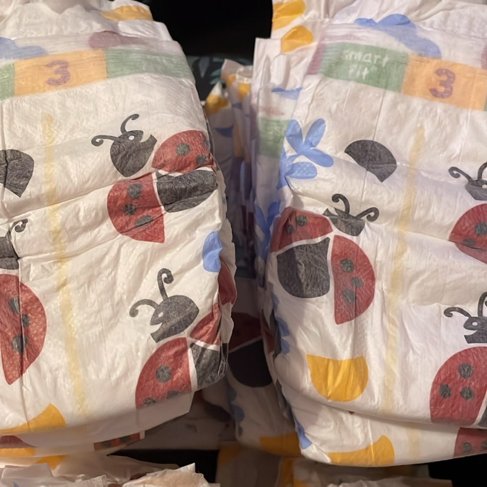 Size 3 diapers cvs brand wrapping broke. Son does not wear this brand any more.